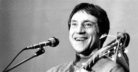 Vladimir Vysotsky: A Forgotten Musical Legacy Rediscovered Through Unlikely Remixes!